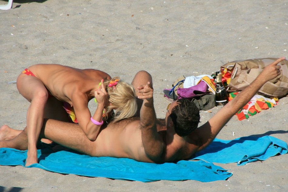 beach blowjob Voyeur