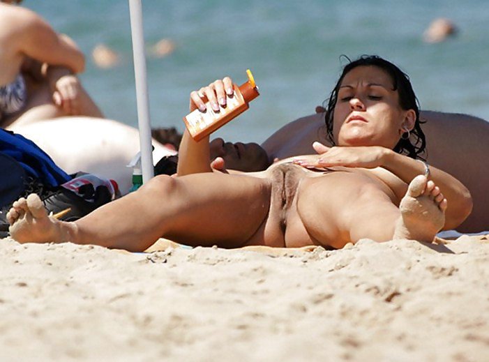 Nude Mature Women On The Beach Pictures On Hidden Cams